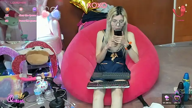 Skinygirl online show from July 26, 2026, 2:09 am