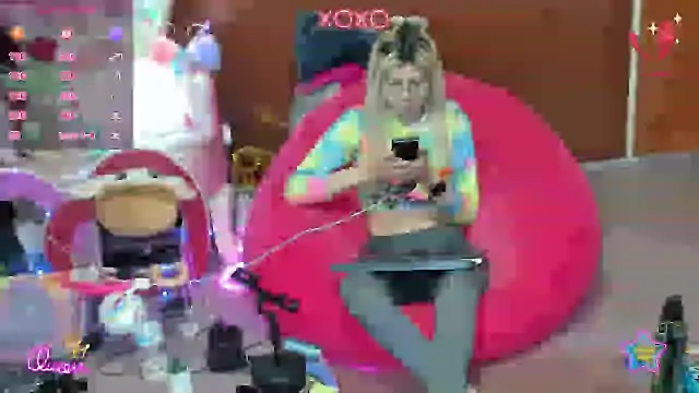 Skinygirl online show from July 30, 2026, 1:15 am