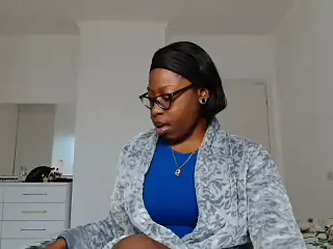 MadamIndigo online show from December 18, 2025, 2:01 pm