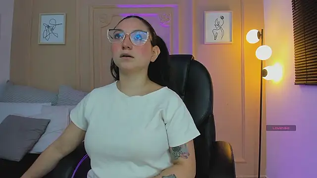 lucy neil online show from February 5, 2026, 2:38 am