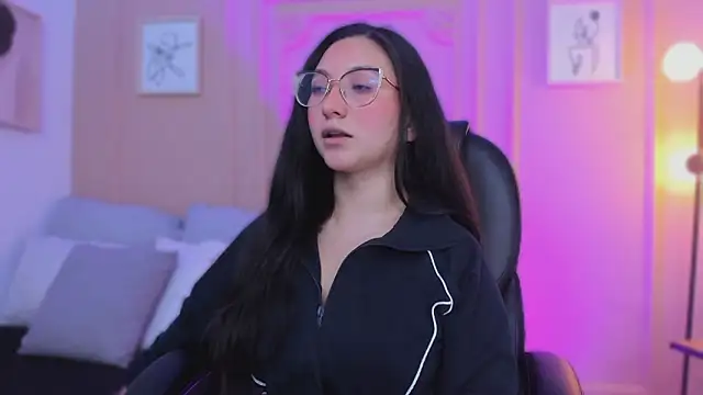 lucy neil online show from February 10, 2026, 2:59 am