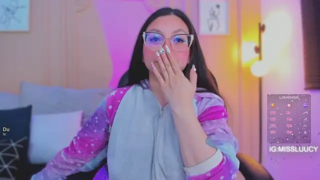 lucy neil online show from April 10, 2026, 4:06 am