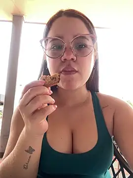 Snapshot of Lucyklein2022 chatting on February 22, 2025, 3:14 pm Lucyklein2022 online show from February 22, 2025, 3:14 pm