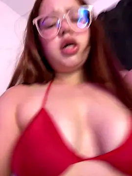 Snapshot of Lucyklein2022 chatting on October 5, 2025, 1:04 am Lucyklein2022 online show from October 5, 2025, 1:04 am