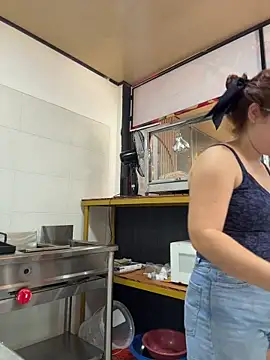 Snapshot of Lucyklein2022 chatting on October 9, 2025, 4:16 pm Lucyklein2022 online show from October 9, 2025, 4:16 pm