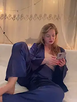 Lady  Maria online show from December 2, 2025, 3:51 pm