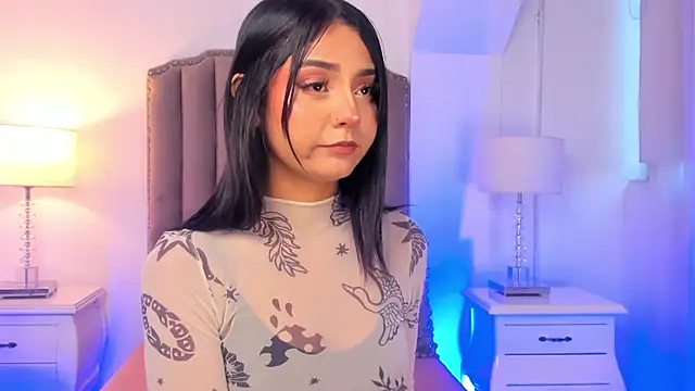 Emma Torres   online show from December 17, 2024, 12:11 pm