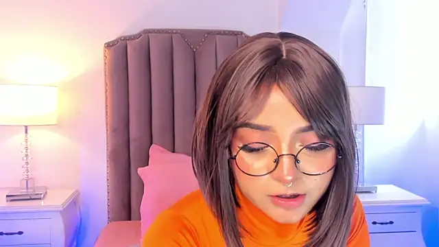 Emma Torres   online show from December 17, 2024, 3:17 pm