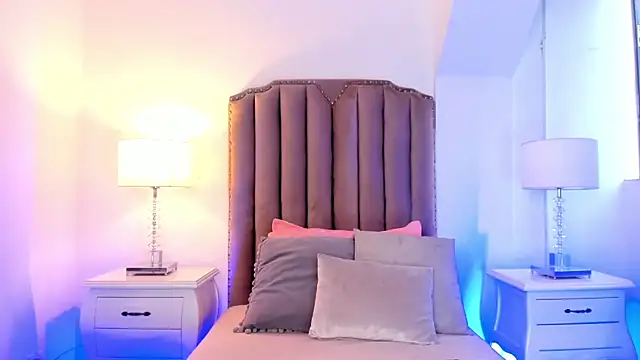 Emma Torres   online show from December 24, 2024, 12:00 pm