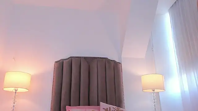 Emma Torres   online show from April 15, 2026, 12:23 pm