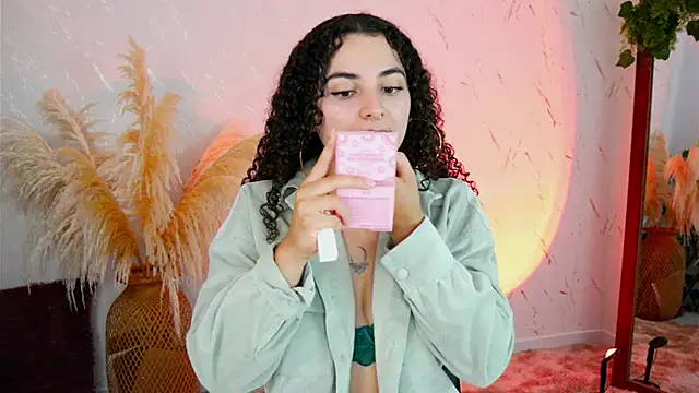 Snapshot of merida_bell18 chatting on November 6, 2025, 9:54 am merida bell18 online show from November 6, 2025, 9:54 am