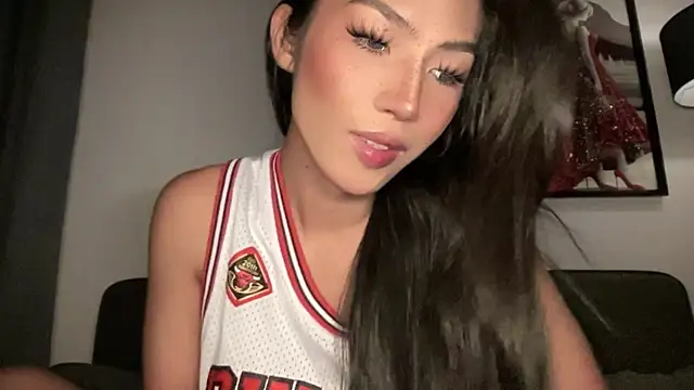 Snapshot of Bella_Gordon chatting on April 19, 2026, 9:17 pm Bella Gordon online show from April 19, 2026, 9:17 pm