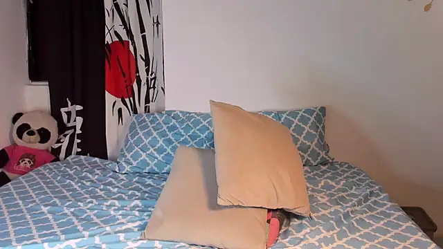 caylinhot7 online show from November 19, 2025, 5:40 am