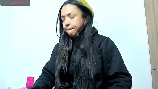 Bessie32 online show from December 18, 2025, 10:54 am