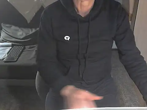 kiam471 online show from December 4, 2024, 6:50 pm