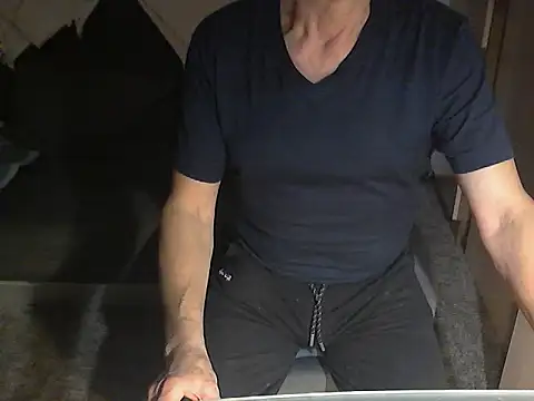 kiam471 online show from December 16, 2024, 6:49 pm