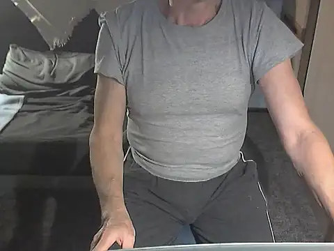 kiam471 online show from December 23, 2024, 7:20 pm