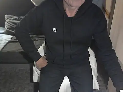 kiam471 online show from October 1, 2025, 5:41 pm