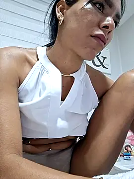 Doll Loren online show from September 24, 2025, 2:26 am