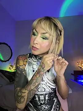 Cinamoonn online show from November 26, 2025, 10:33 pm