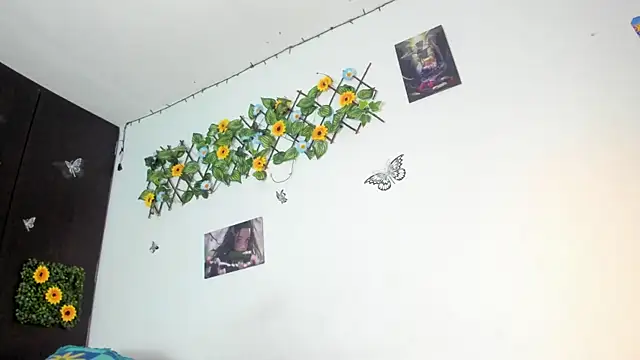 mensia hernandz online show from April 29, 2026, 12:53 pm