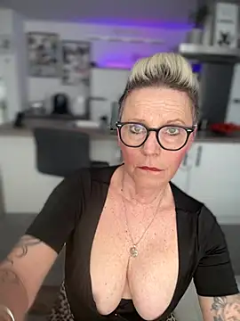 German Milf online show from February 24, 2025, 2:04 pm
