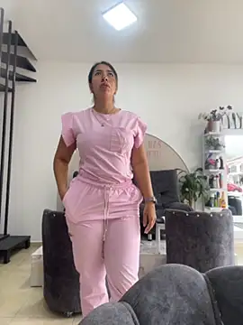 daniela henao online show from April 10, 2026, 2:11 pm