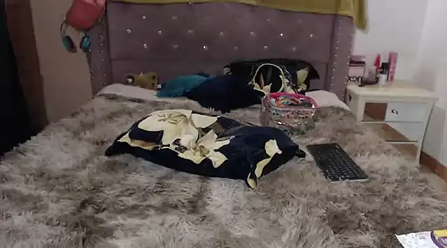 Snapshot of isabelle_adj chatting on December 16, 2024, 6:10 am isabelle adj online show from December 16, 2024, 6:10 am