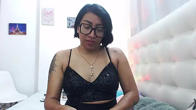 hornywife  online show from September 19, 2025, 7:25 pm