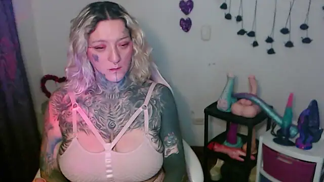 SLOPPYTITSS online show from April 13, 2026, 10:43 am