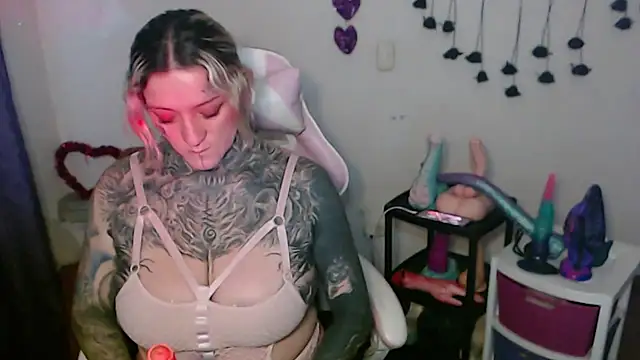 SLOPPYTITSS online show from April 13, 2026, 10:48 pm