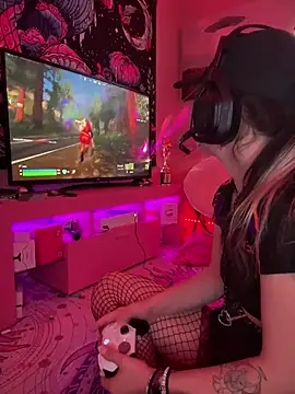 Cutiepiespanks online show from October 5, 2025, 8:07 pm