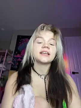 Snapshot of Cutiepiespanks chatting on February 10, 2026, 5:22 am Cutiepiespanks online show from February 10, 2026, 5:22 am