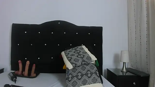 Keira Lennox online show from November 13, 2025, 11:31 am