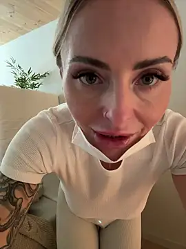 EmaSalis online show from December 19, 2025, 1:29 pm