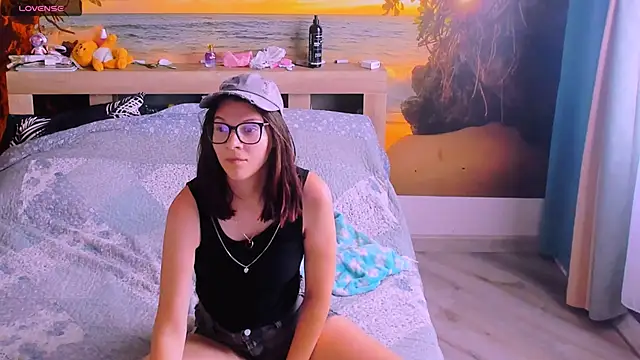 MollyLollipop online show from June 15, 2026, 3:42 am