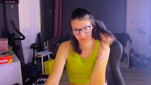Snapshot of MollyLollipop chatting on August 4, 2026, 3:43 am MollyLollipop online show from August 4, 2026, 3:43 am