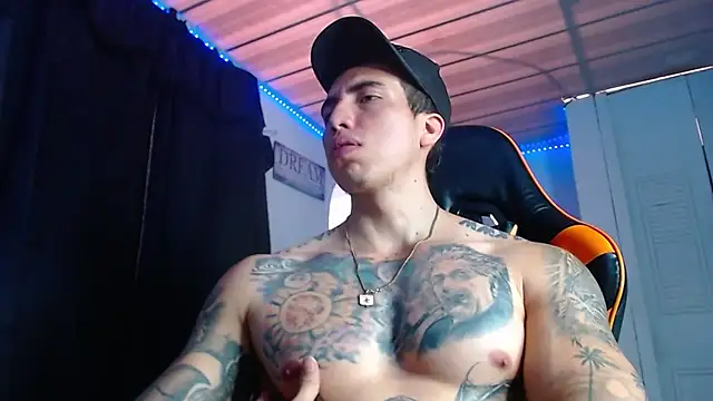 Snapshot of Adam_Hudsond chatting on November 10, 2025, 1:54 pm Adam Hudsond online show from November 10, 2025, 1:54 pm