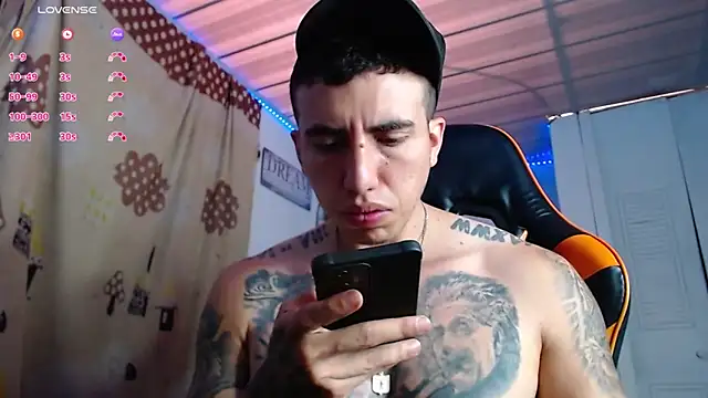 Snapshot of Adam_Hudsond chatting on November 23, 2025, 2:39 pm Adam Hudsond online show from November 23, 2025, 2:39 pm