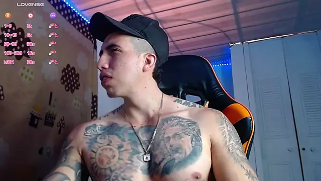 Snapshot of Adam_Hudsond chatting on December 4, 2025, 2:48 pm Adam Hudsond online show from December 4, 2025, 2:48 pm