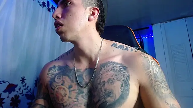 Snapshot of Adam_Hudsond chatting on January 6, 2026, 12:03 am Adam Hudsond online show from January 6, 2026, 12:03 am