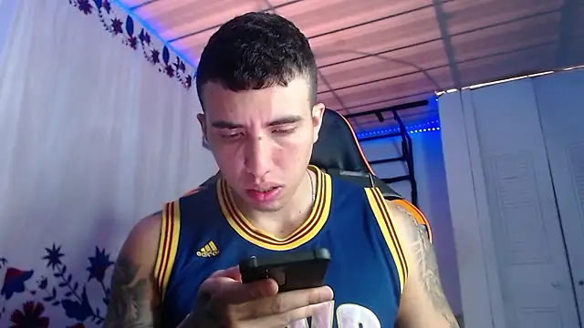 Snapshot of Adam_Hudsond chatting on January 6, 2026, 2:21 pm Adam Hudsond online show from January 6, 2026, 2:21 pm