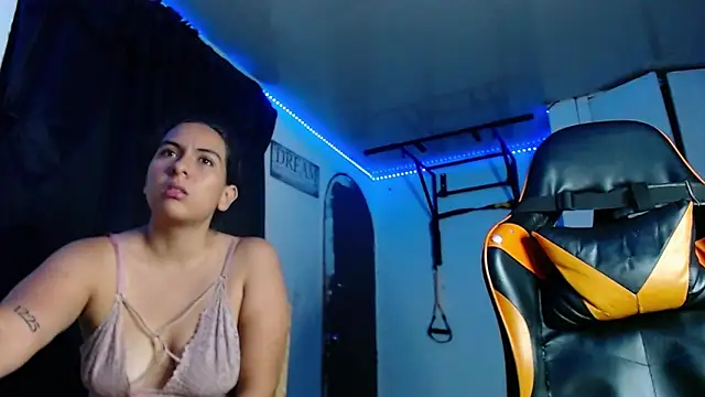 Snapshot of Adam_Hudsond chatting on April 1, 2026, 4:13 am Adam Hudsond online show from April 1, 2026, 4:13 am