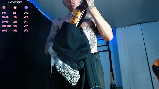 Snapshot of Adam_Hudsond chatting on April 4, 2026, 12:42 am Adam Hudsond online show from April 4, 2026, 12:42 am