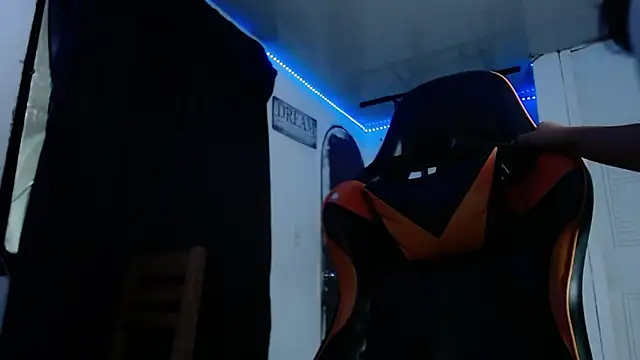 Snapshot of Adam_Hudsond chatting on April 8, 2026, 12:43 am Adam Hudsond online show from April 8, 2026, 12:43 am