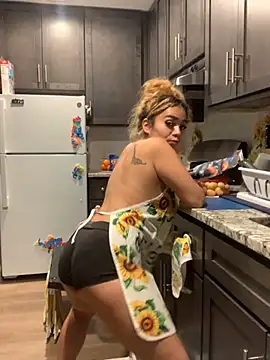 Snapshot of Sexxxyluna28 chatting on December 28, 2024, 11:37 pm Sexxxyluna28 online show from December 28, 2024, 11:37 pm