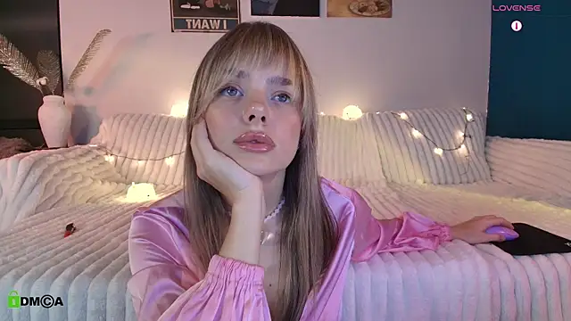 Snapshot of Kylie_Desire chatting on October 29, 2025, 4:26 am Kylie Desire online show from October 29, 2025, 4:26 am