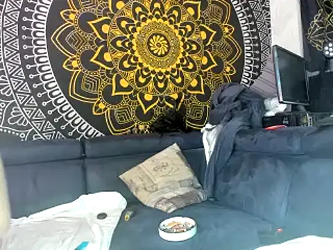 Snapshot of slankecrosdresser chatting on February 18, 2025, 11:55 am slankecrosdresser online show from February 18, 2025, 11:55 am