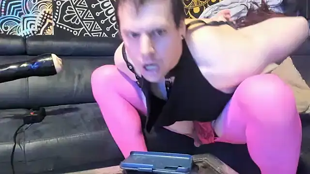 Snapshot of slankecrosdresser chatting on November 3, 2025, 7:20 am slankecrosdresser online show from November 3, 2025, 7:20 am