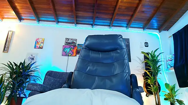 RyanCarter  online show from September 28, 2025, 3:50 pm